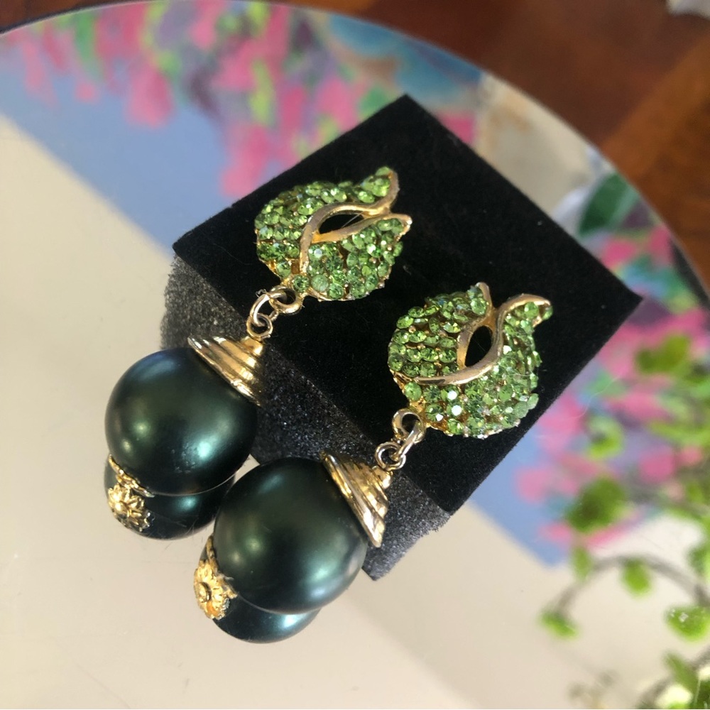 Vintage peridot rhinestone covered tulip dangle pearl pierced earrings